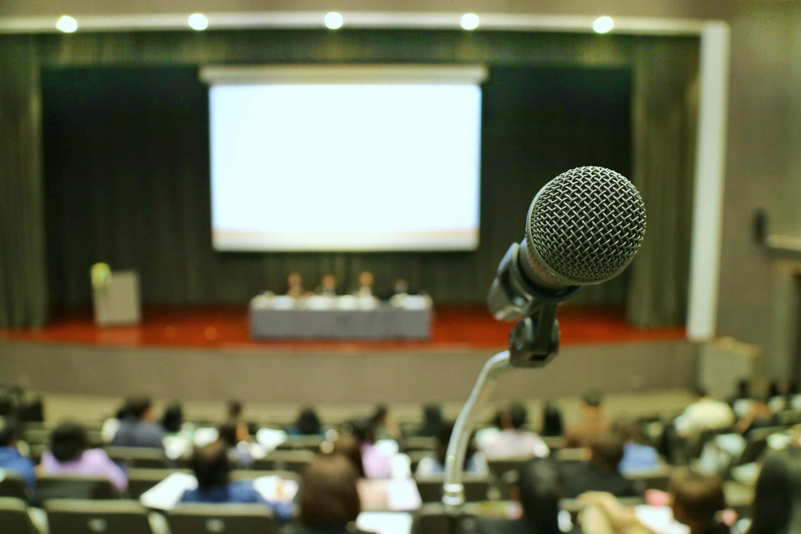 Relación con speakers y patrocinadores